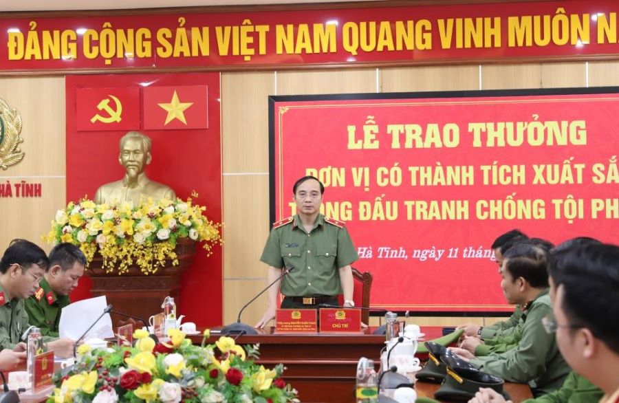 Thiếu tướng Nguyễn Xuân Thao, Giám đốc Công an tỉnh Hà Tĩnh phát biểu tại lễ trao thưởng.