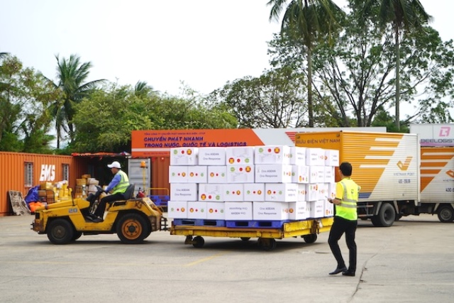 Tính đến ngày 10.11, các đại sứ quán và tổ chức quốc tế đã viện trợ và cam kết viện trợ khoảng 10,5 triệu USD cho các địa phương. Ảnh: Cục Quản lý đê điều và Phòng, chống thiên tai