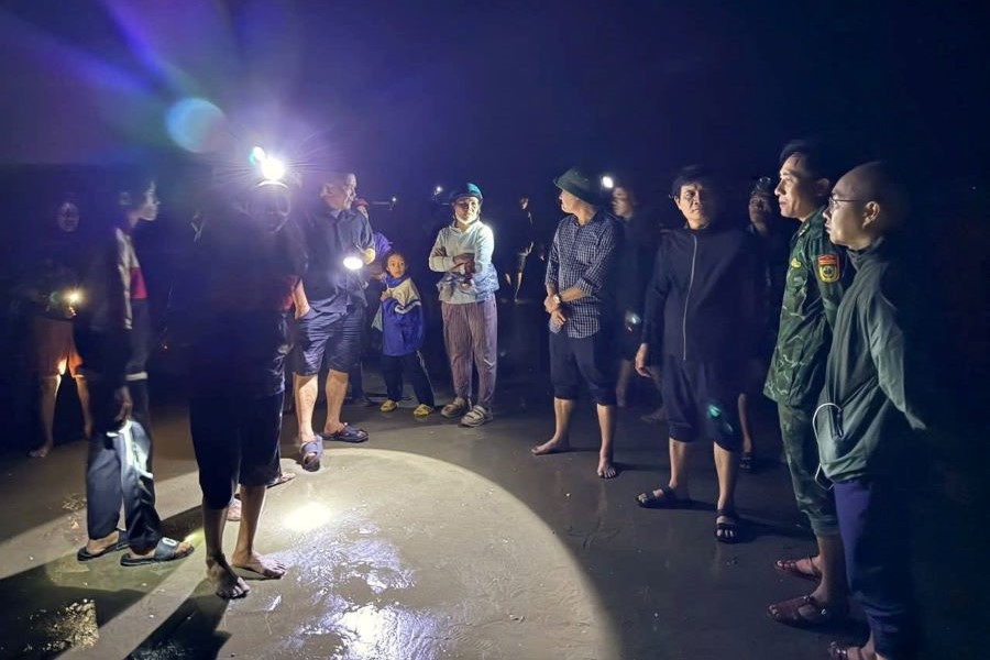 Hà Tĩnh: Tìm thấy ngư dân mất tích do tàu bị sóng đánh chìm khi đánh ghẹ trên biển