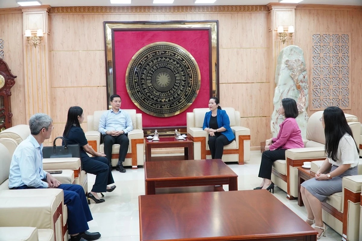 Phó Bí thư Tỉnh ủy Đinh Thị Hồng Minh trân trọng cảm ơn sự hỗ trợ kịp thời, nghĩa tình của Đảng bộ, chính quyền và Nhân dân tỉnh Thanh Hóa dành cho tỉnh Quảng Ngãi