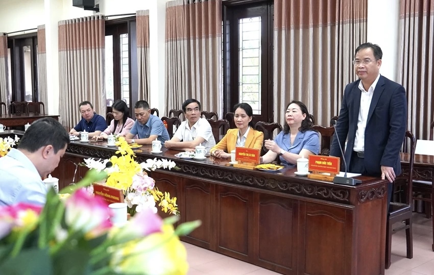 Phó Bí thư Thường trực Thành ủy Phạm Đức Tiến phát biểu cảm ơn đoàn công tác của tỉnh Thanh Hóa.