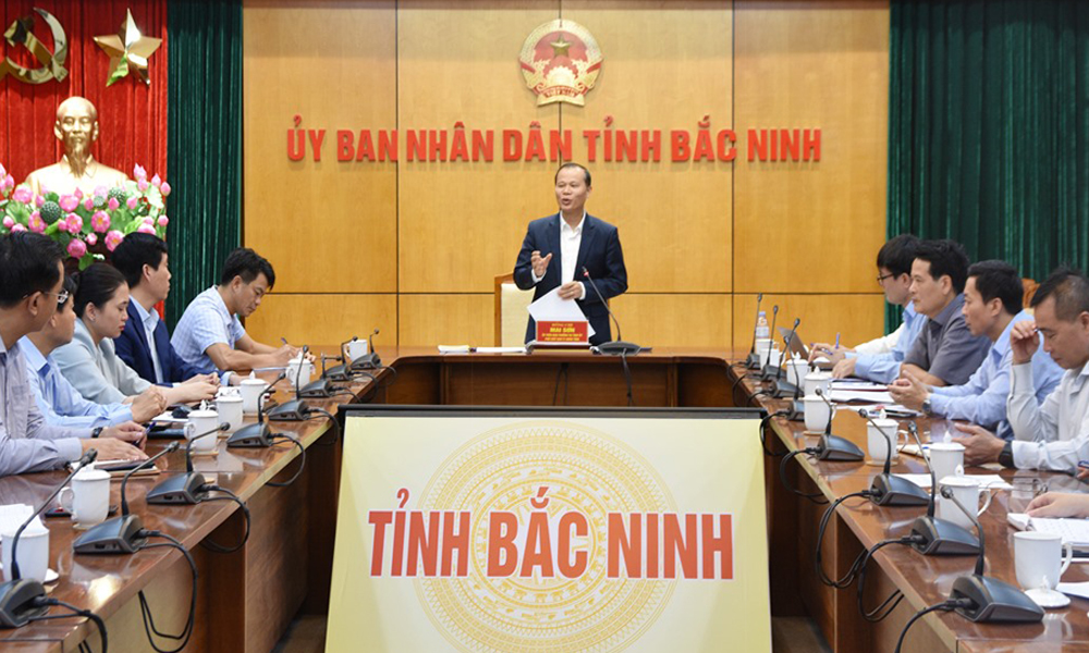 Phó Chủ tịch Thường trực UBND tỉnh Mai Sơn chủ trì hội nghị.