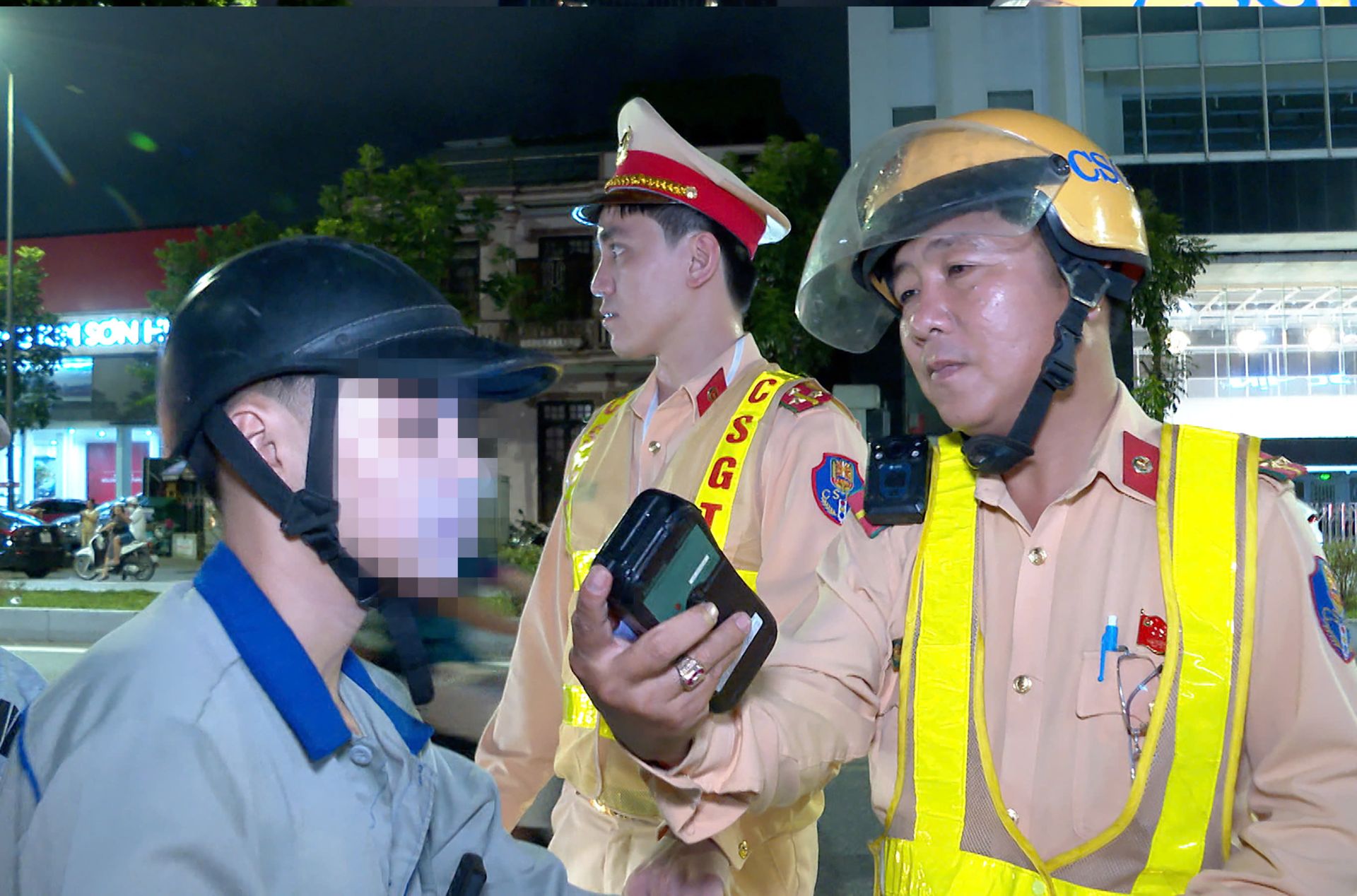 Kiểm tra nống độ cồn Kiểm tra nống độ cồn