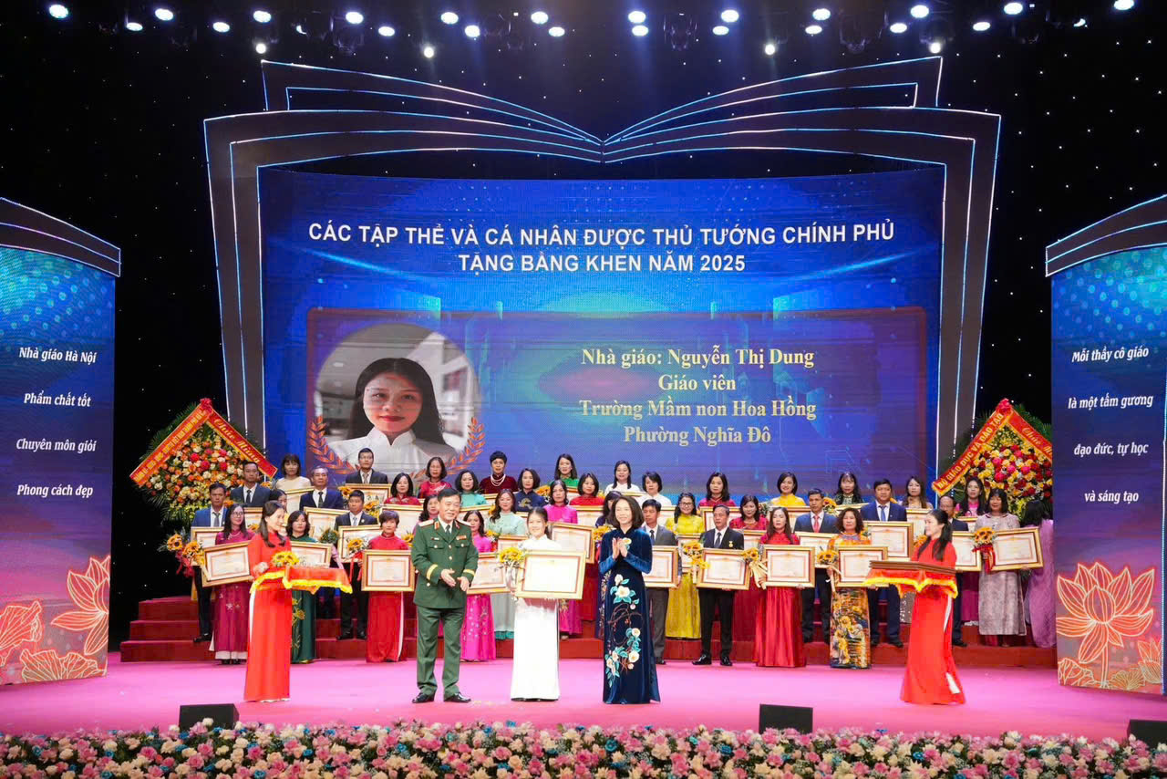 Cô Nguyễn Thị Dung – Tổ phó chuyên môn Trường Mầm non Hoa Hồng – được Thủ tướng Chính phủ tặng Bằng khen.