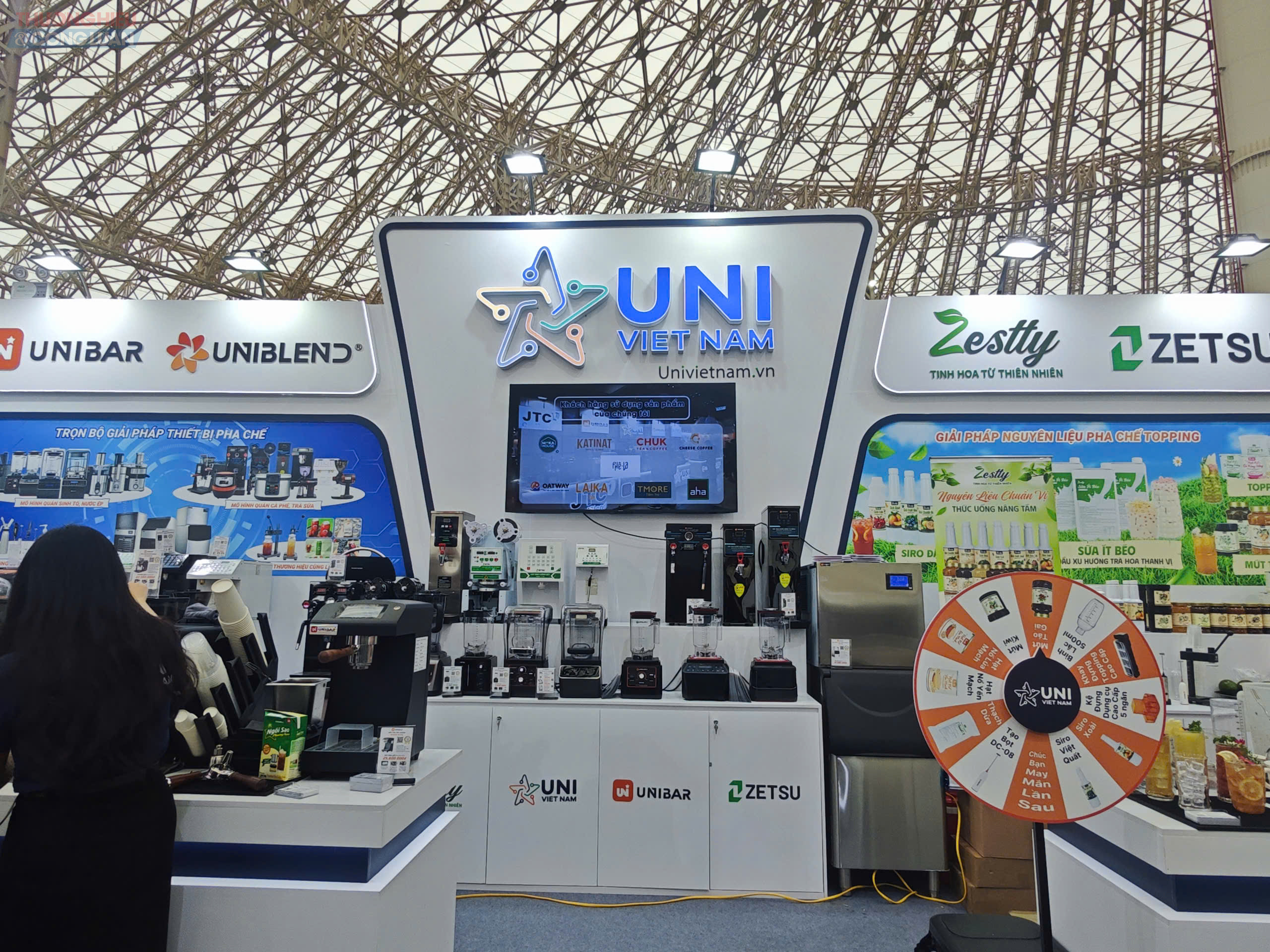 Với quy m&ocirc; đồng tổ chức c&ugrave;ng 8 triển l&atilde;m quốc tế kh&aacute;c, sự kiện Cafe Show & Tea Show Hanoi 2025 dự kiến thu h&uacute;t hơn 120.000 lượt kh&aacute;ch tham quan, trở th&agrave;nh cầu nối giao thương v&agrave; x&uacute;c tiến đầu tư lớn nhất năm của ng&agrave;nh đồ uống Việt Nam.