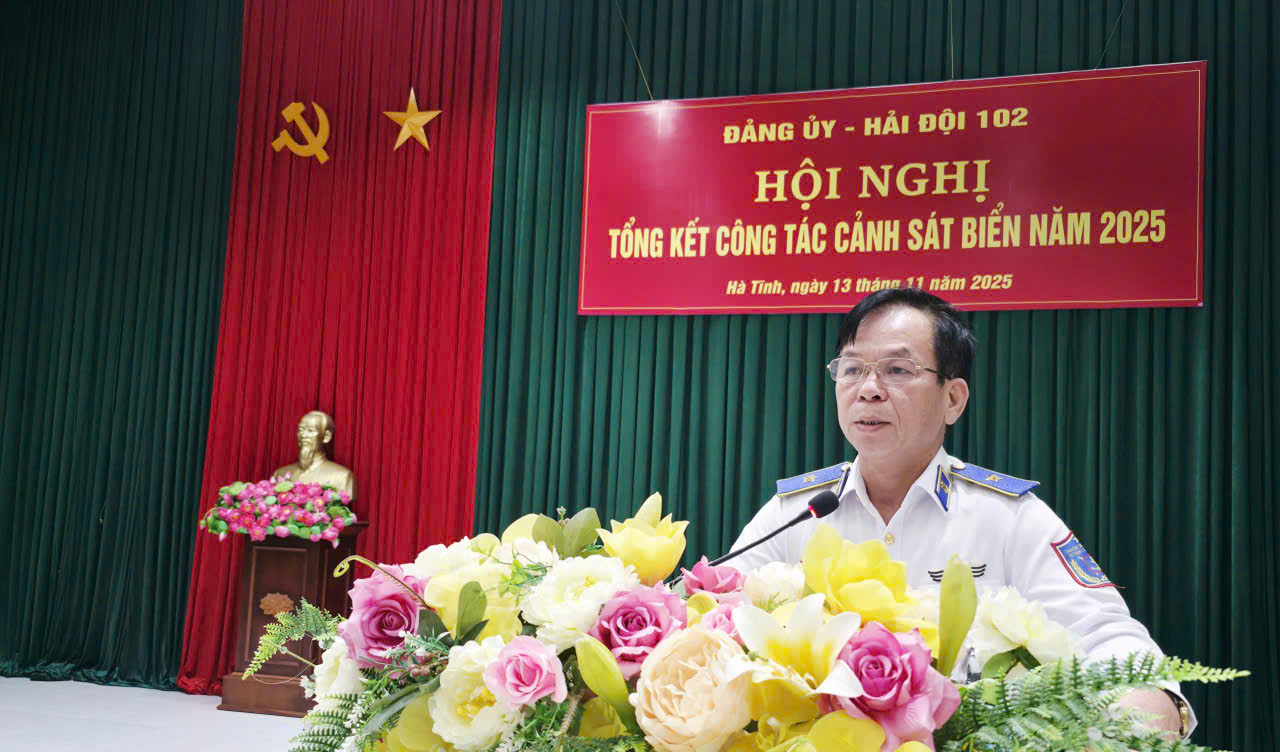 Thiếu tướng Trần Văn Thơ - Tư lệnh Vùng phát biểu chỉ đạo Hội nghị