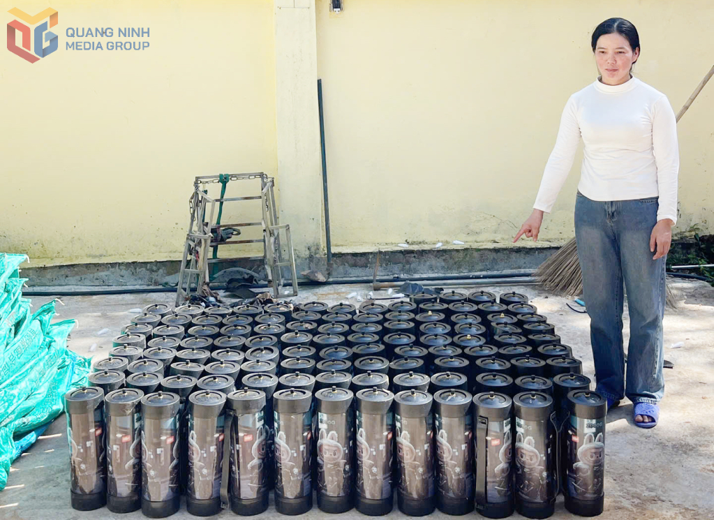 Đối tượng Trần Thị Sín cùng tang vật được đưa về Đồn BPCK Hoành Mô để tiếp tục điều tra, xử lý.