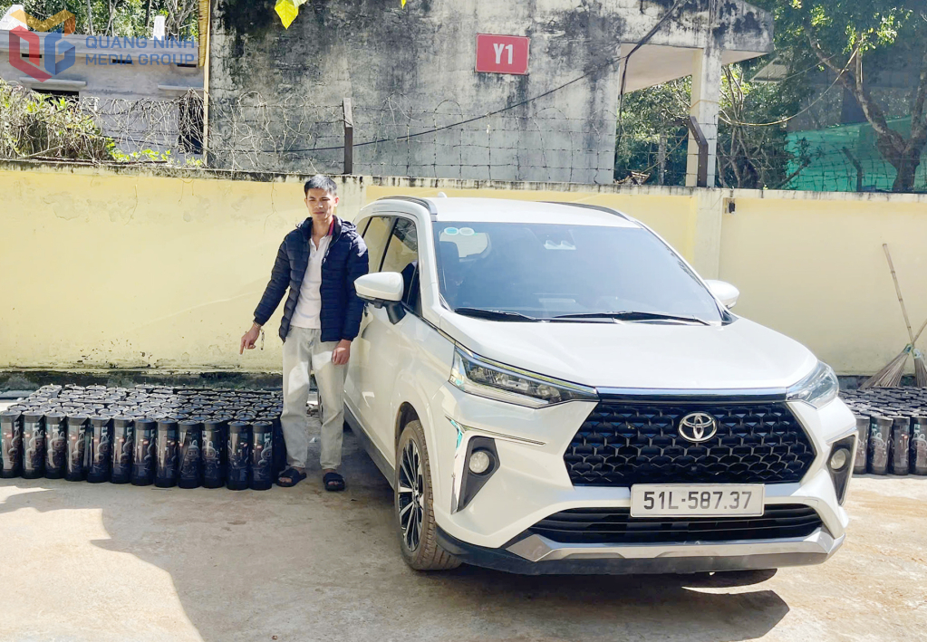 Đối tượng Nguyễn Văn Thành cùng tang vật bị lực lượng chức năng thu giữ