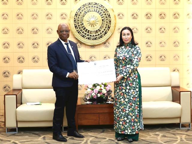 WWF ủng hộ 40.000 USD hỗ trợ TP.Đà Nẵng khắc phục hậu quả thiên tai.