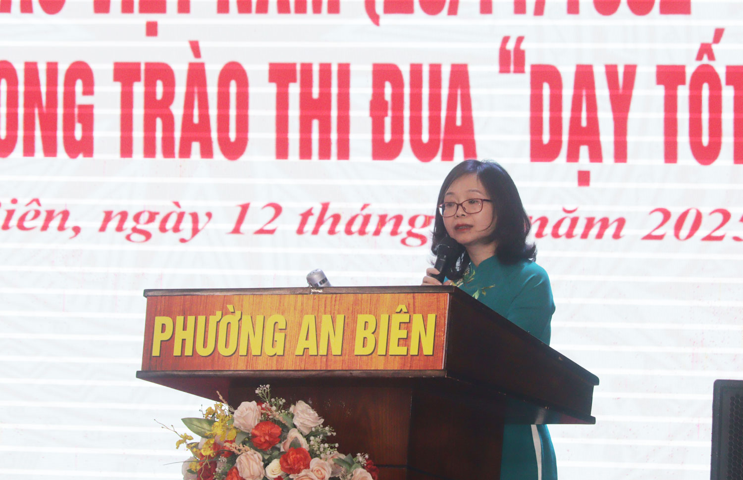 Đồng chí Nguyễn Thị Tịnh, Chủ tịch UBND phường phát biểu tại chương trình.