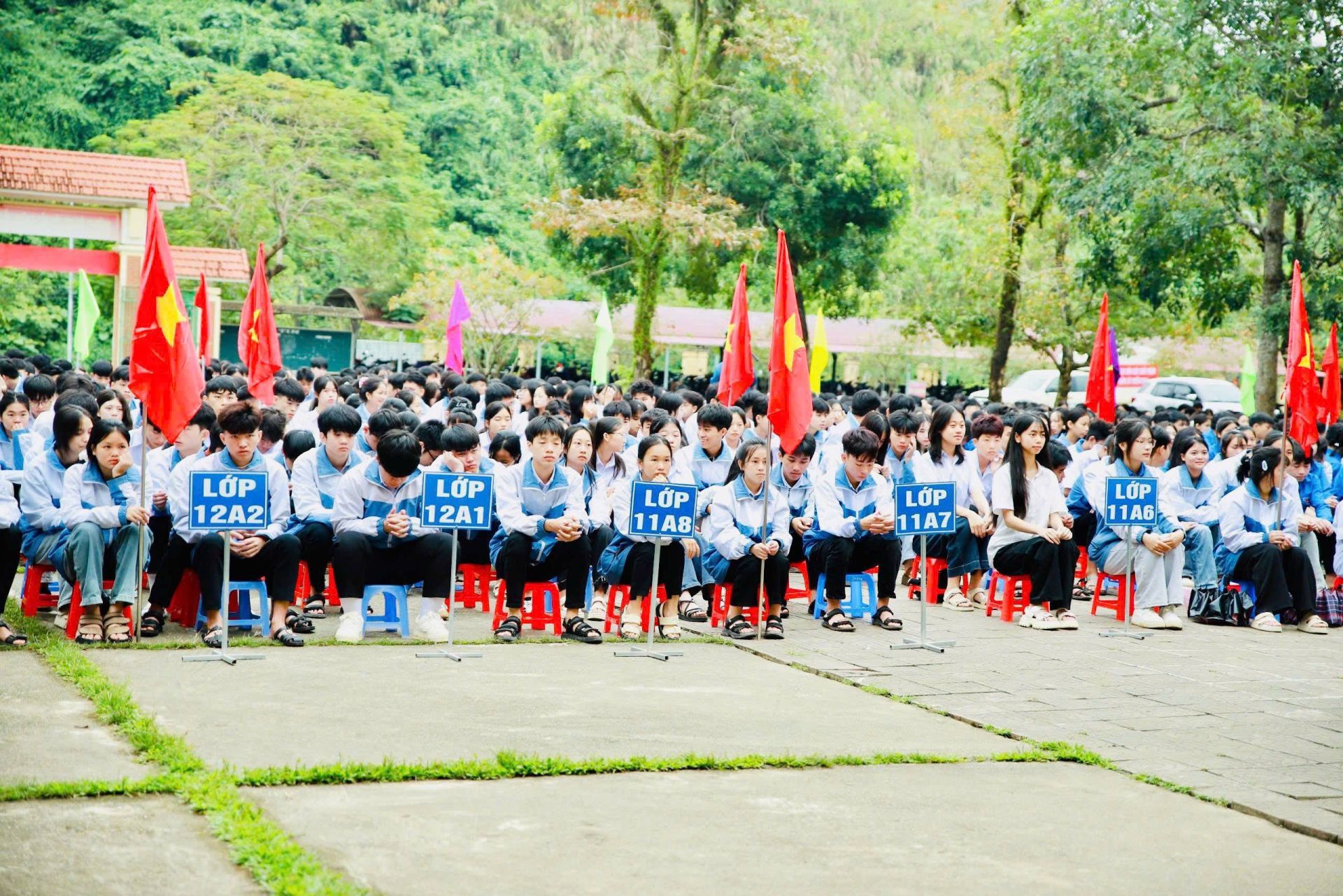 Các em học sinh tham gia Lễ phát động