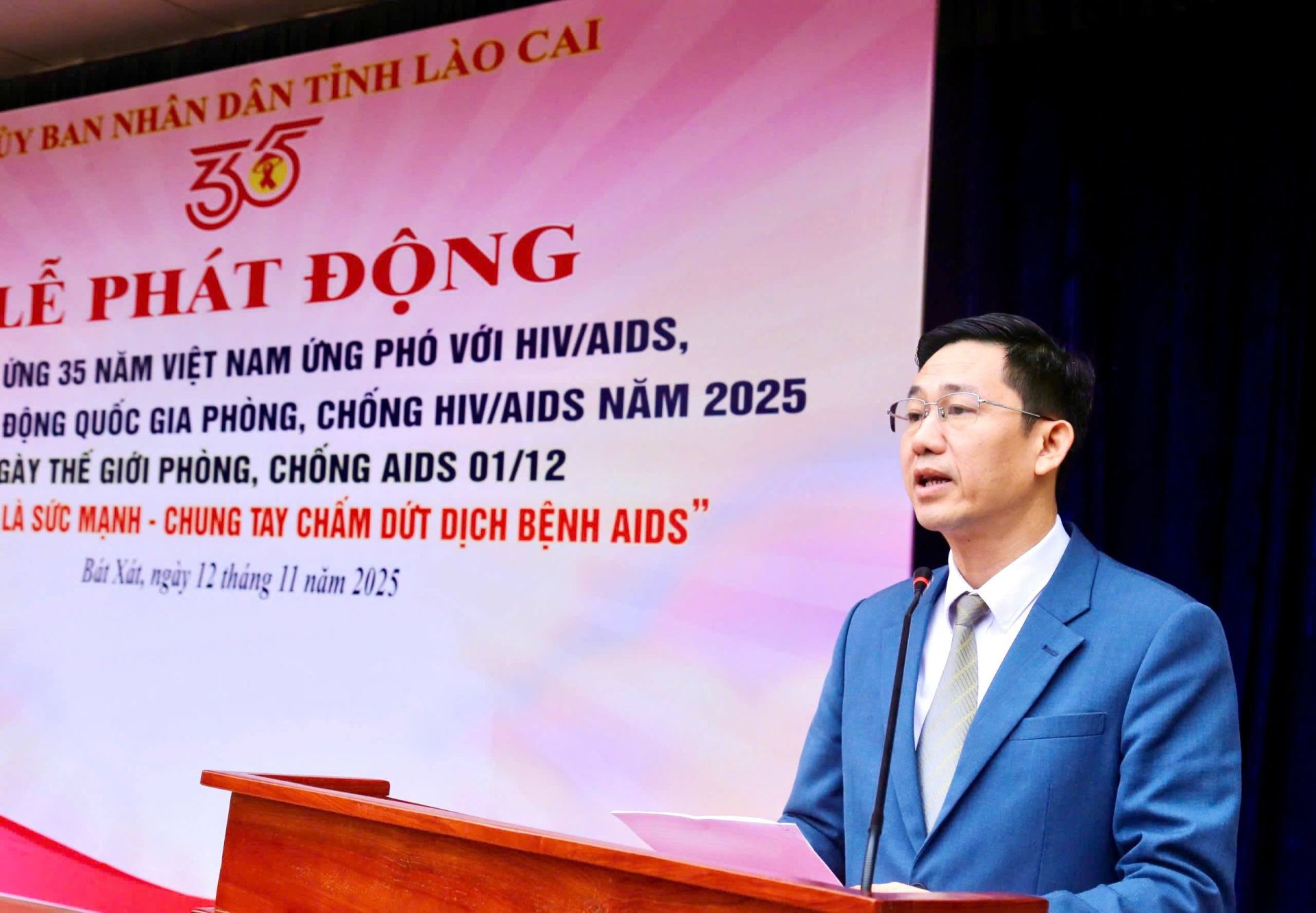 Phó giám đốc Sở Y tế tỉnh Lào Cai Lục Hậu Giang phát biểu tại buổi lễ