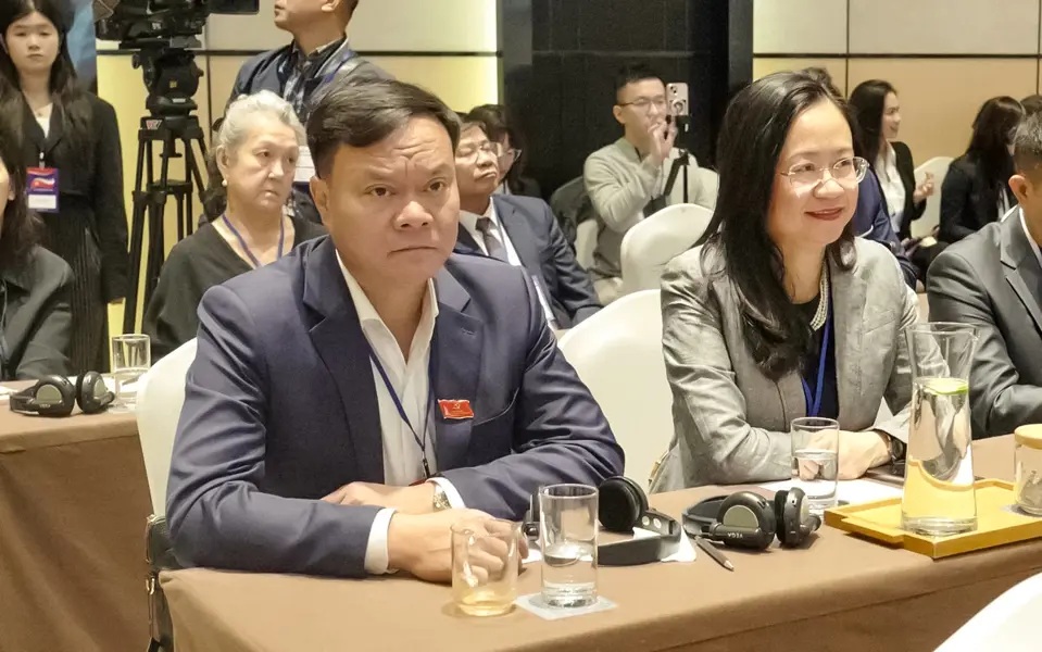 Ông Nguyễn Đình Khoát , Bí thư Đảng ủy, Tổng Giám đốc và bà Lê Thu Hương, Trưởng phòng Xuất nhập khẩu Casumina tham dự Hội nghị Thượng đỉnh Kinh doanh Việt Nam - Hoa Kỳ 2025