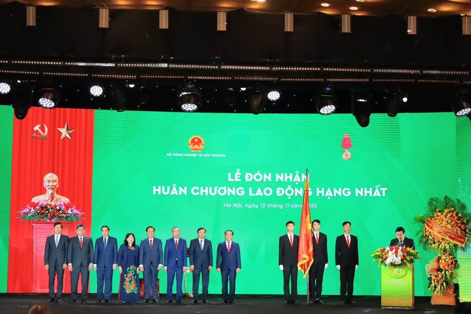 Bộ Nông nghiệp và Môi trường đón nhận Huân chương lao động hạng nhất Bộ Nông nghiệp và Môi trường đón nhận Huân chương lao động hạng nhất