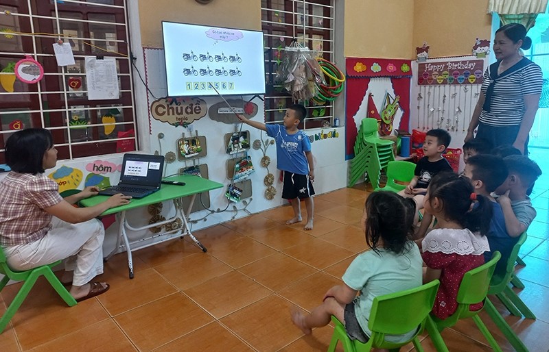 Ứng dụng chuyển đổi số trong dạy và học tại Trường Mầm non Hoa Sen, xã Triệu Sơn.