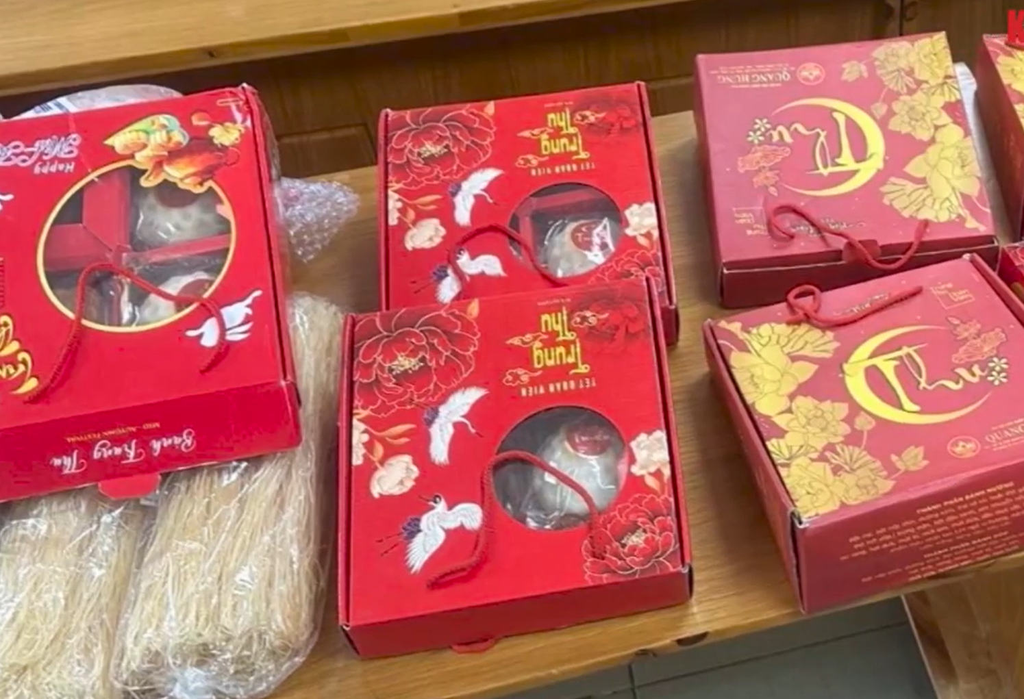 bên trong 18 bánh dẻo bên trong 18 bánh dẻo