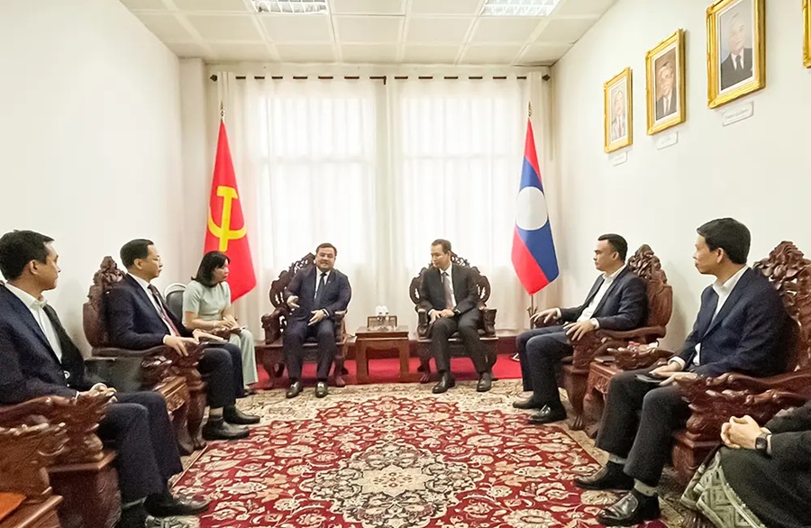 Quang cảnh buổi làm việc