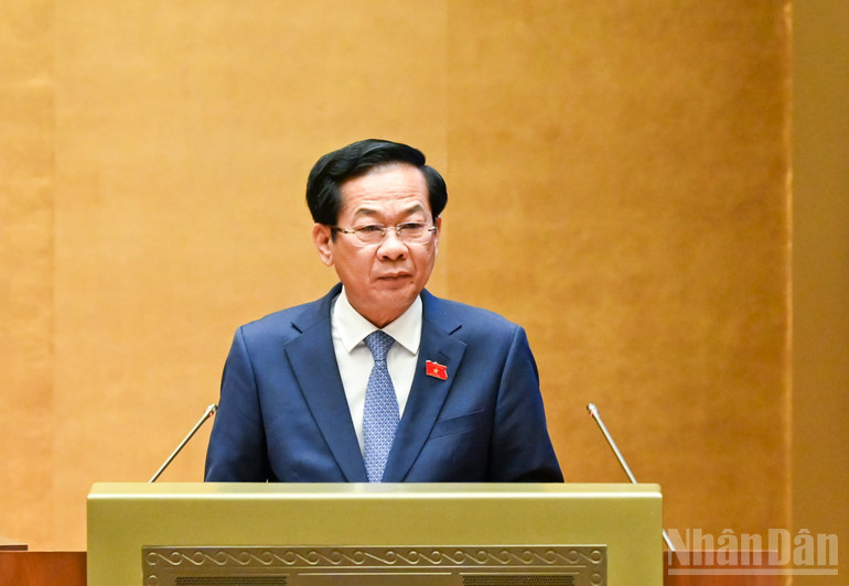 Bộ trưởng Nội vụ Đỗ Thanh Bình phát biểu giải trình, làm rõ một số nội dung đại biểu Quốc hội nêu. (Ảnh: DUY LINH)