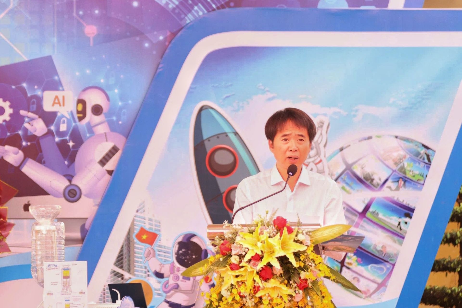 Phó Giám đốc Sở GD&ĐT Hải Phòng Đỗ Duy Hưng phát biểu tại chương trình.