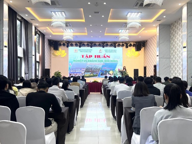 Hơn 100 học viên tại Quảng Trị được tham gia tập huấn nghiệp vụ khách sạn, nhà hàng. (Ảnh: H.T)