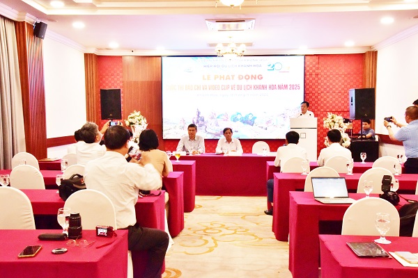 Quang cảnh buổi họp báo