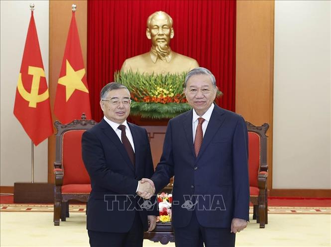 Tổng Bí thư Tô Lâm tiếp đồng chí Lý Thư Lỗi, Ủy viên Bộ Chính trị, Bí thư Ban Bí thư, Trưởng Ban Tuyên truyền Trung ương, Đảng Cộng sản Trung Quốc. Ảnh: Thống Nhất/TTXVN Tổng Bí thư Tô Lâm tiếp đồng chí Lý Thư Lỗi, Ủy viên Bộ Chính trị, Bí thư Ban Bí thư, Trưởng Ban Tuyên truyền Trung ương, Đảng Cộng sản Trung Quốc. Ảnh: Thống Nhất/TTXVN