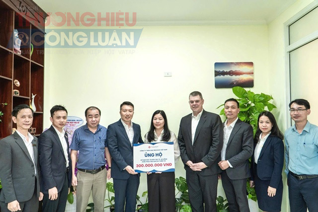 Công ty TNHH ODK Mikazuki Việt Nam đã đến thăm và ủng hộ Sở GD&ĐT TP. Đà Nẵng 300 triệu đồng để khắc phục hậu quả do thiên tai .