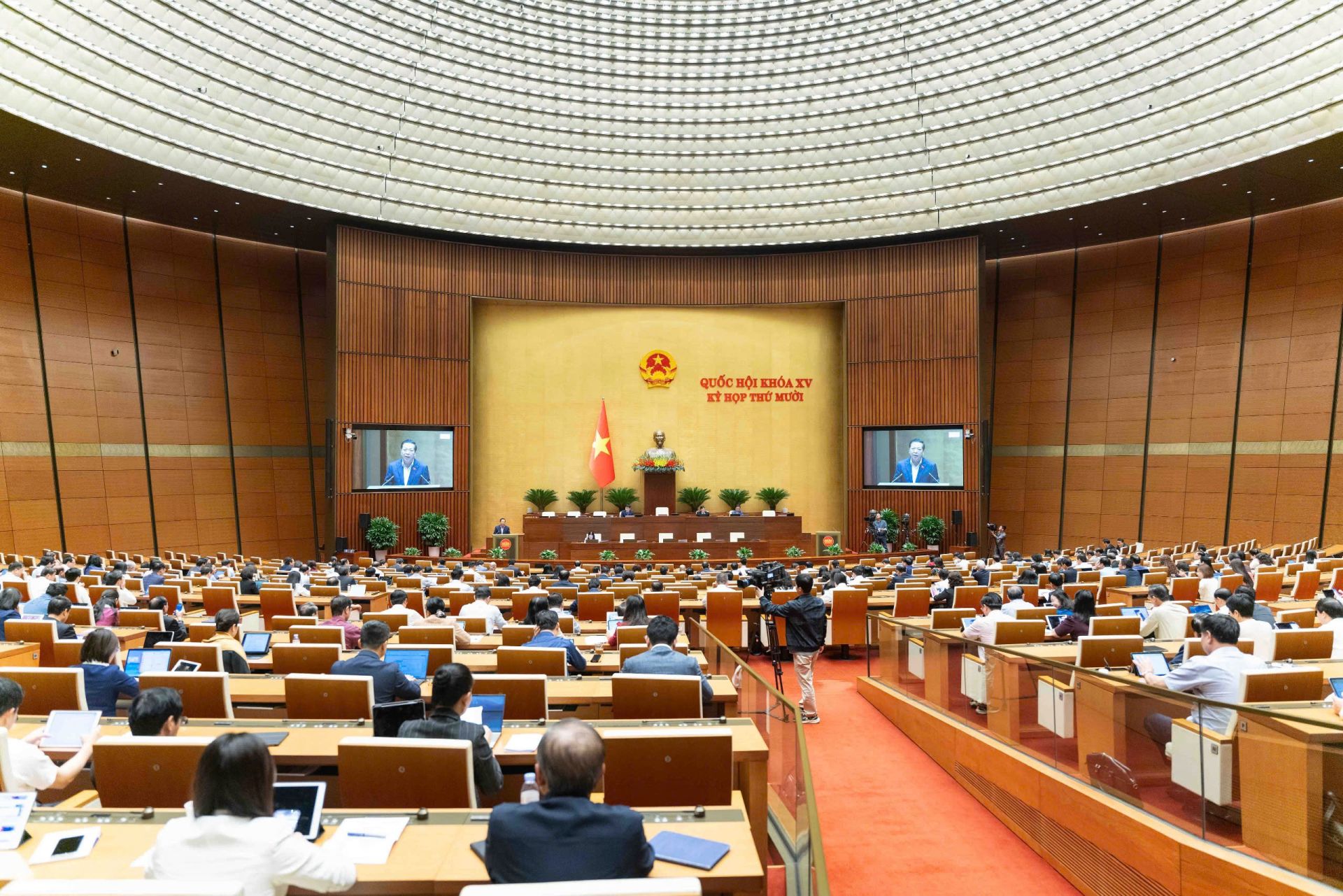 Quang cảnh Phiên họp