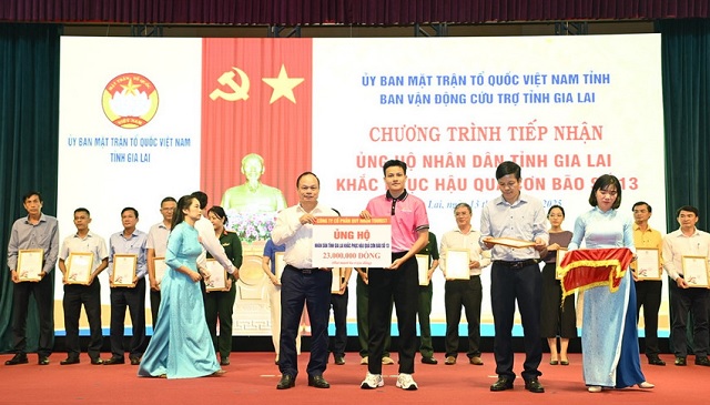 Các cơ quan, đơn vị, DN trực tiếp ủng hộ tại Chương trình. Ảnh: H.Thương Các cơ quan, đơn vị, DN trực tiếp ủng hộ tại Chương trình. Ảnh: H.Thương