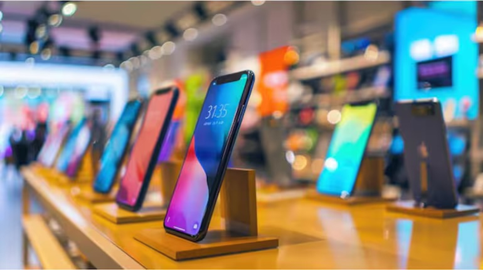 Theo báo cáo mới nhất từ Counterpoint Research, doanh số smartphone toàn cầu trong quý III/2025 đã tăng 4% so với cùng kỳ năm ngoái