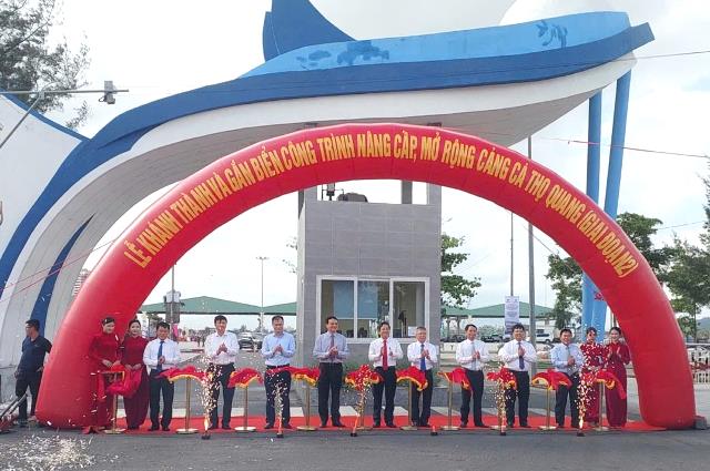 Đà Nẵng: Khánh thành, gắn biển công trình nâng cấp, mở rộng Cảng cá Thọ Quang