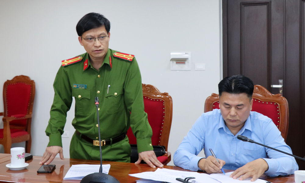 Đại diện Công an tỉnh phát biểu tại hội nghị. Đại diện Công an tỉnh phát biểu tại hội nghị.