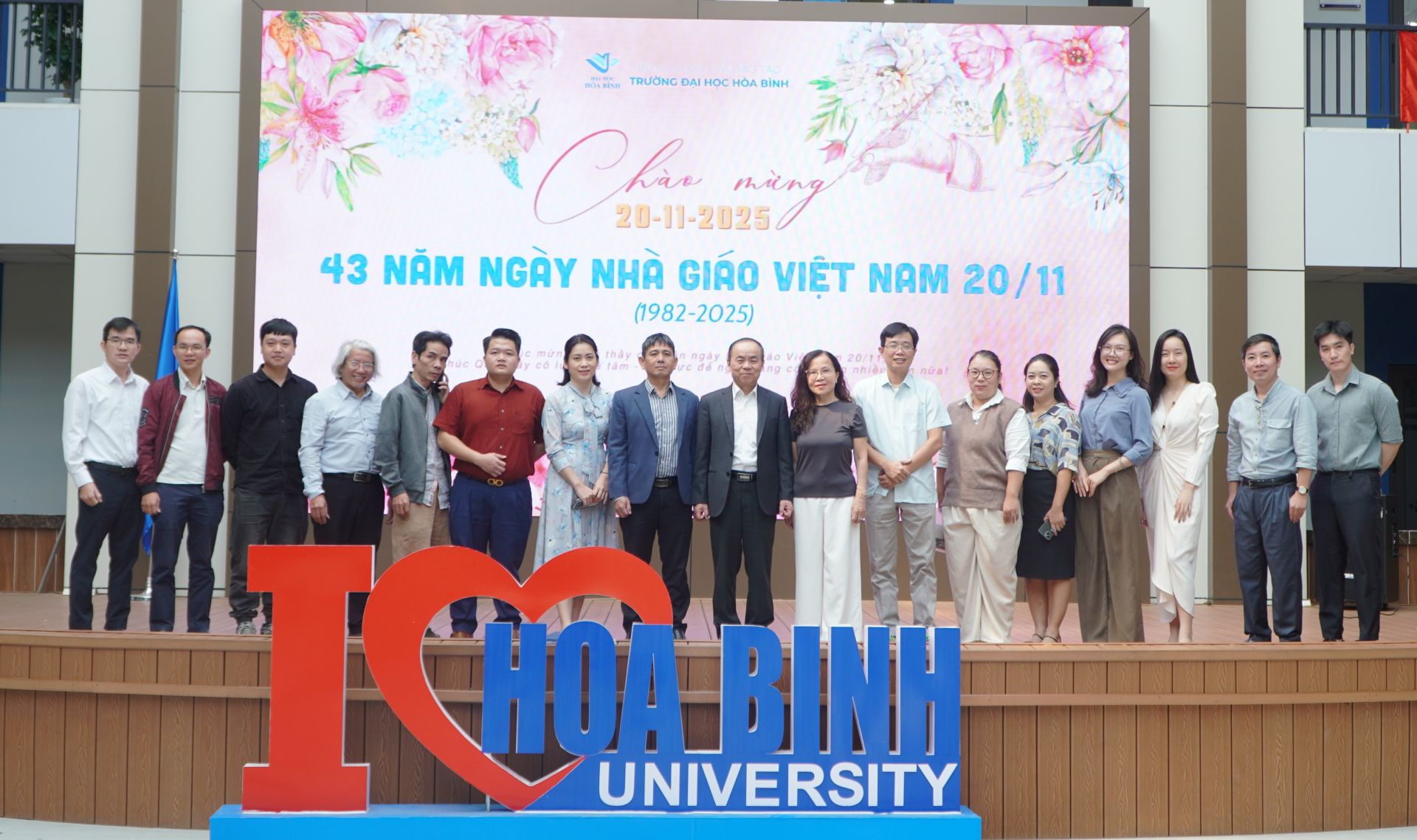 Khoa Truyền thông và Thiết kế Trường Đại học Hòa Bình gặp mặt giảng viên thỉnh giảng năm học 2025 - 2026