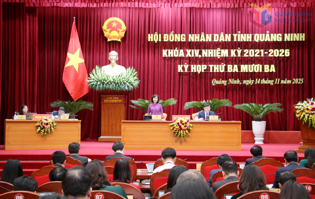 Bà Trịnh Thị Minh Thanh, Phó Bí thư Thường trực Tỉnh ủy, Chủ tịch HĐND tỉnh Quảng Ninh, gợi ý thảo luận các tờ trình, dự thảo nghị quyết tại kỳ họp. Bà Trịnh Thị Minh Thanh, Phó Bí thư Thường trực Tỉnh ủy, Chủ tịch HĐND tỉnh Quảng Ninh, gợi ý thảo luận các tờ trình, dự thảo nghị quyết tại kỳ họp.