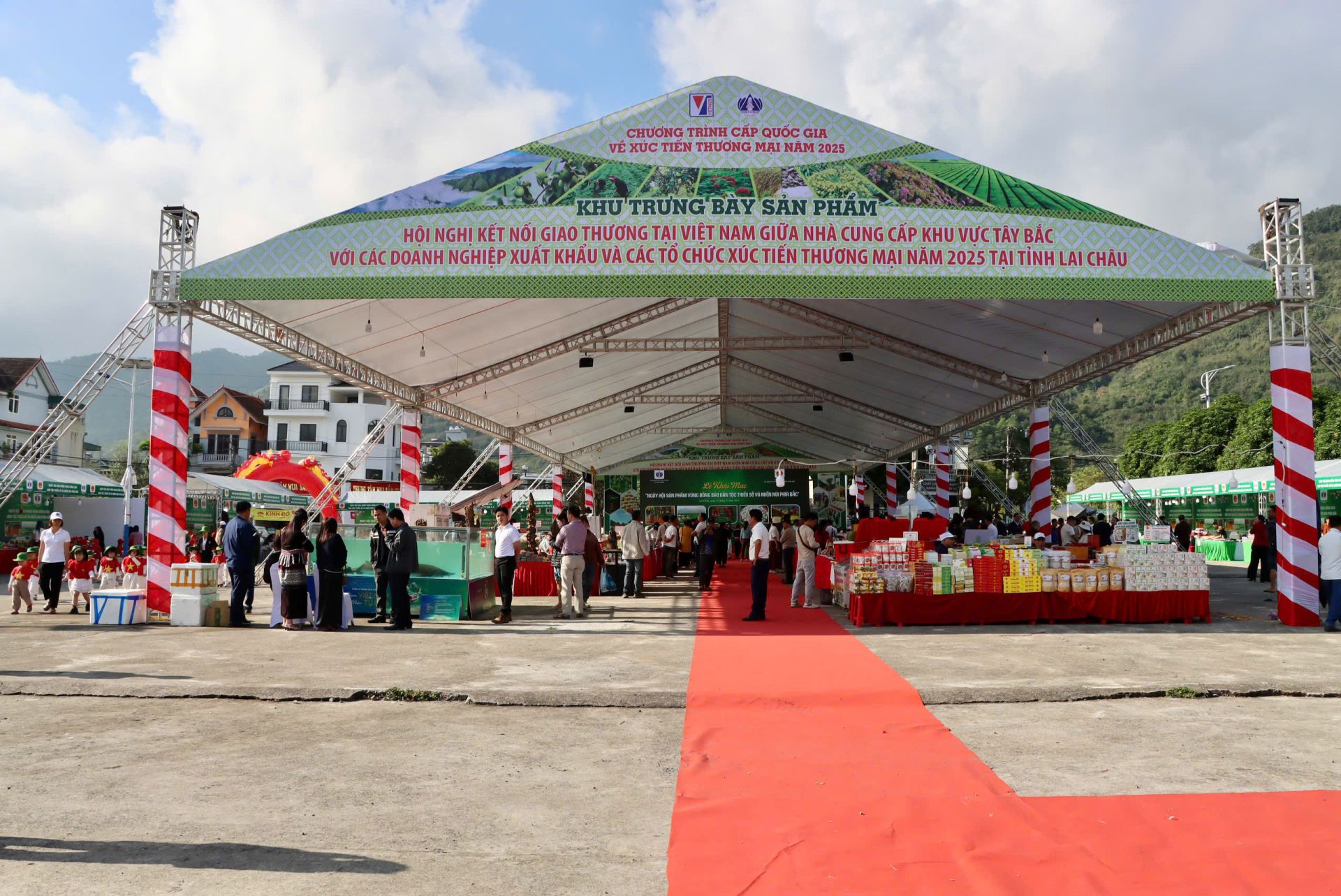 Ngày hội sản phẩm vùng đồng bào dân tộc thiểu số và miền núi phía Bắc năm 2025