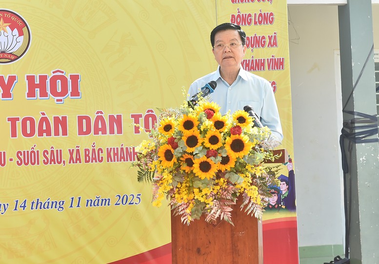 Phó Thủ tướng đánh giá cao những thành tựu nổi bật của xã Bắc Khánh Vĩnh và khu dân cư liên thôn đã đạt nhiều kết quả đáng khích lệ - Ảnh: VGP/Giang Thanh