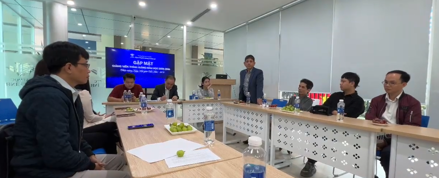 GVTG trao đổi ý kiến trong buổi gặp mặt