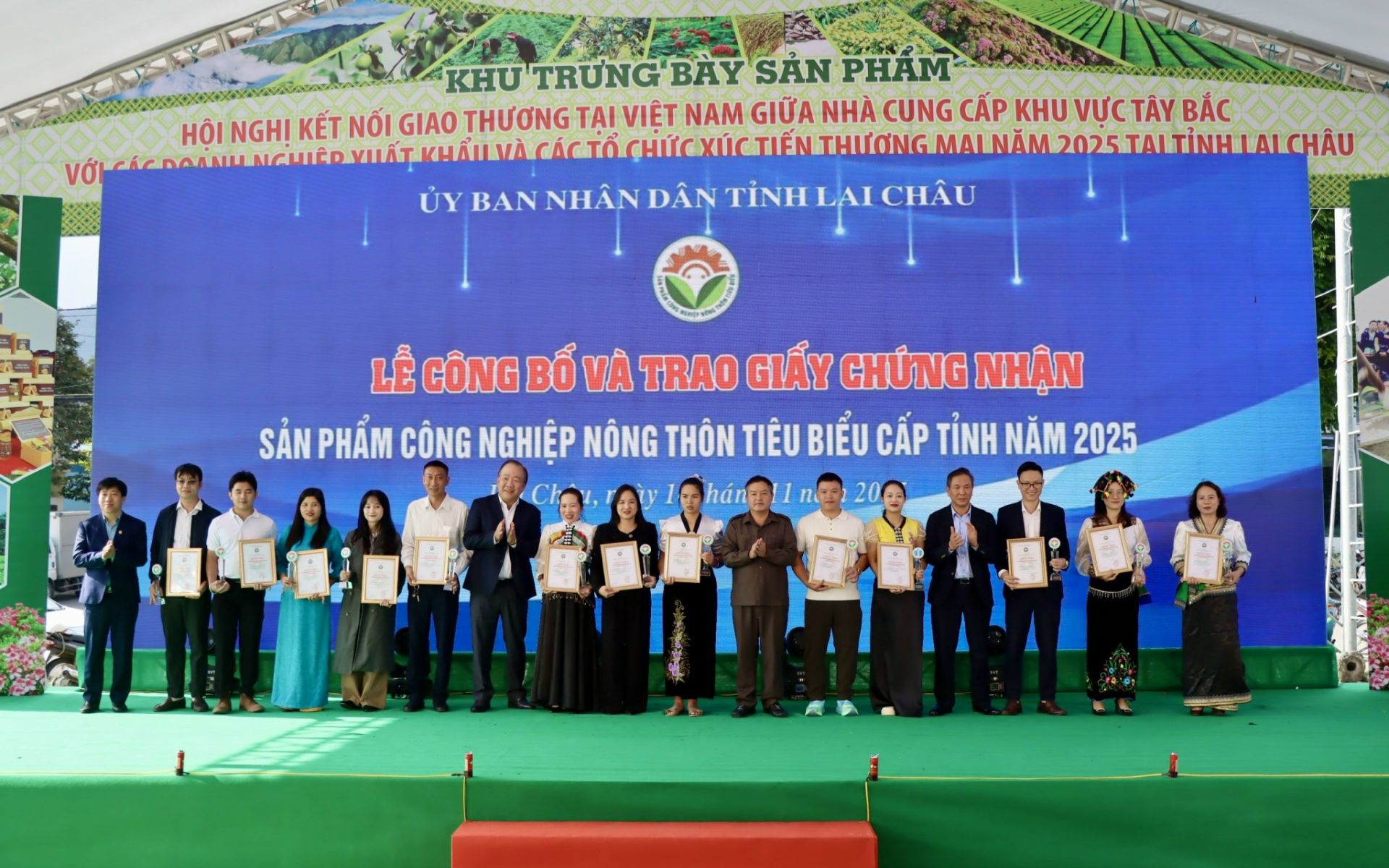 13 sản phẩm của các doanh nghiệp, HTX được trao giấy chứng nhận sản phẩm công nghiệp nông thôn tiêu biểu tỉnh Lai Châu năm 2025