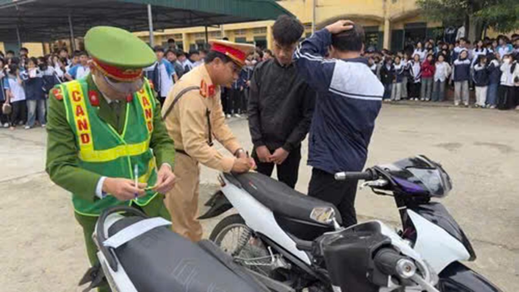 Nhiều học sinh không đủ tuổi sử dụng xe máy