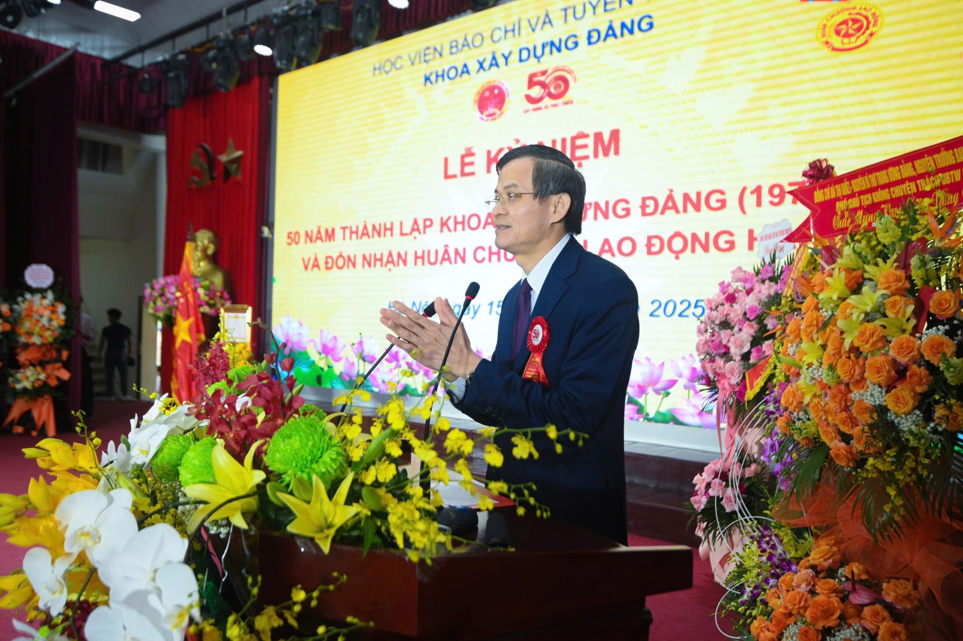 PGS, TS Đoàn Minh Huấn, Ủy viên Trung ương Đảng, Phó Bí thư Thường trực Đảng ủy, Phó Giám đốc Thường trực Học viện Chính trị quốc gia Hồ Chí Minh phát biểu tại Lễ kỷ niệm 50 năm thành lập Khoa Xây dựng Đảng PGS, TS Đoàn Minh Huấn, Ủy viên Trung ương Đảng, Phó Bí thư Thường trực Đảng ủy, Phó Giám đốc Thường trực Học viện Chính trị quốc gia Hồ Chí Minh phát biểu tại Lễ kỷ niệm 50 năm thành lập Khoa Xây dựng Đảng