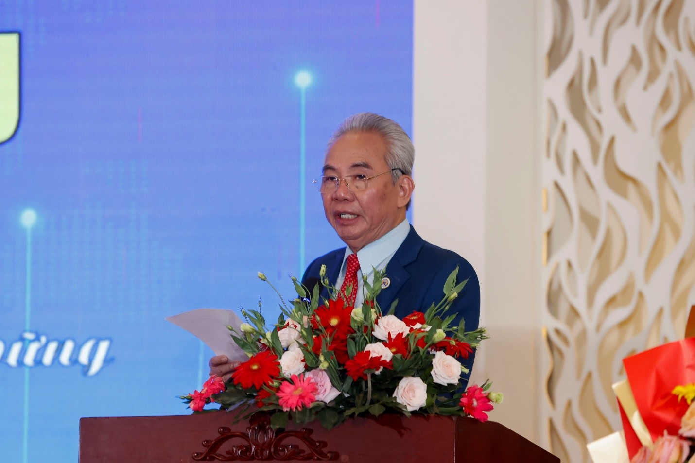 Ông Lê Văn Minh - Chủ tịch Tập đoàn Nam Sông Tiền, Trưởng Ban Tổ chức phát biểu khai mạc đại hội