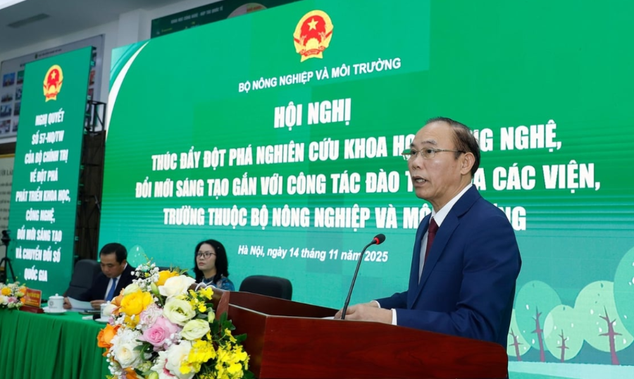 Thứ trưởng Phùng Đức Tiến: Thứ trưởng Phùng Đức Tiến: