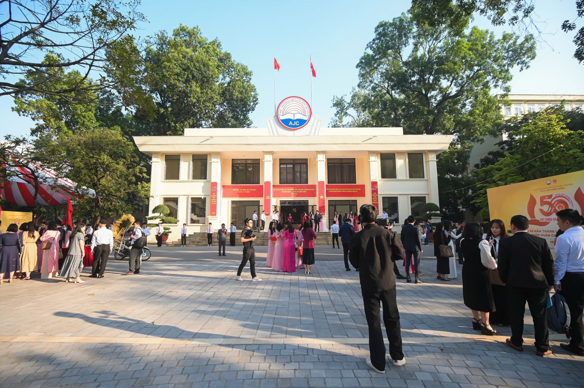 Không gian Lễ kỷ niệm 50 năm thành lập và đón nhận Huân chương Lao động hạng Ba của Khoa Xây dựng Đảng Không gian Lễ kỷ niệm 50 năm thành lập và đón nhận Huân chương Lao động hạng Ba của Khoa Xây dựng Đảng