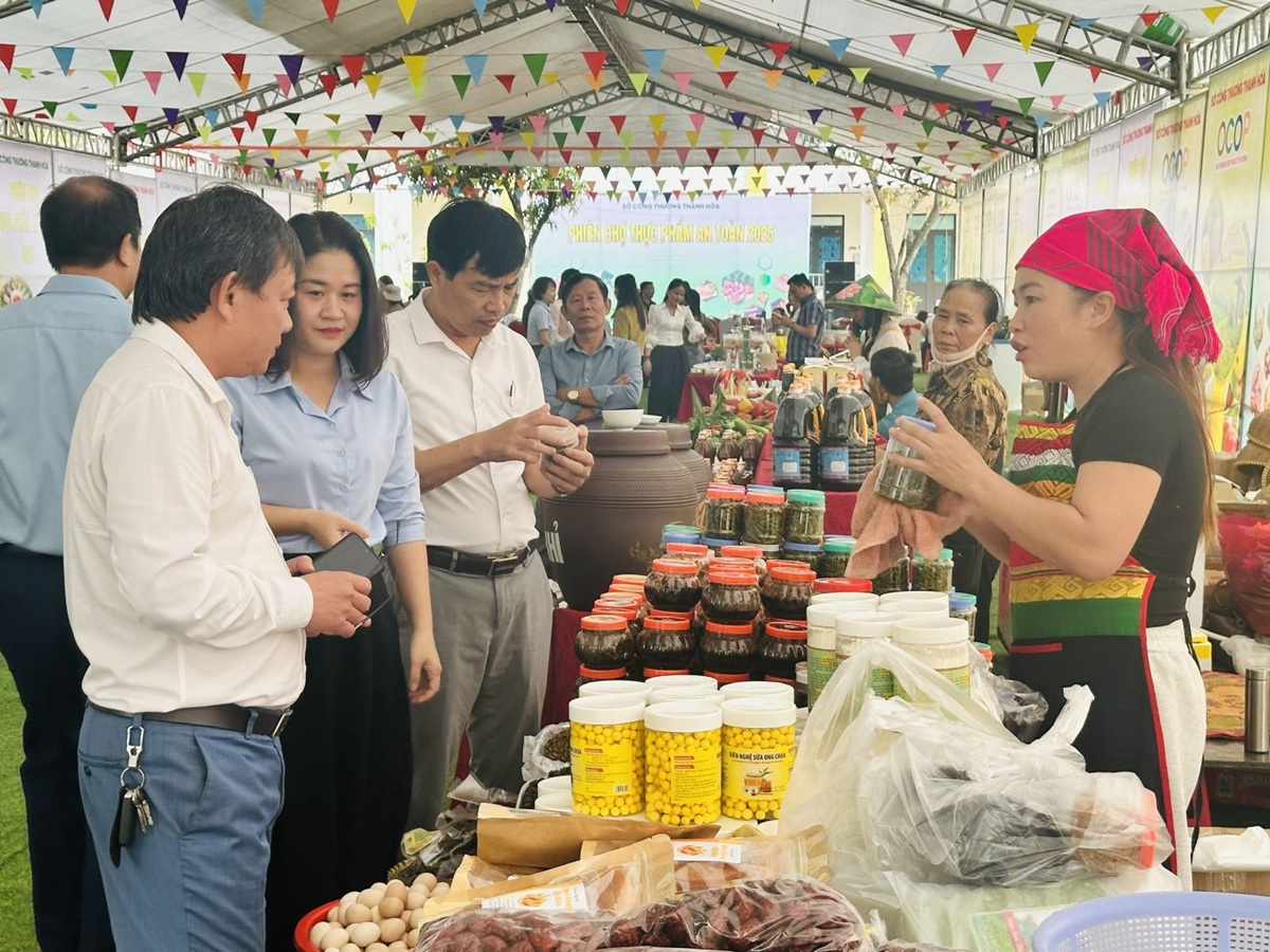 Thanh Hóa khai mạc Phiên chợ thực phẩm an toàn 2025