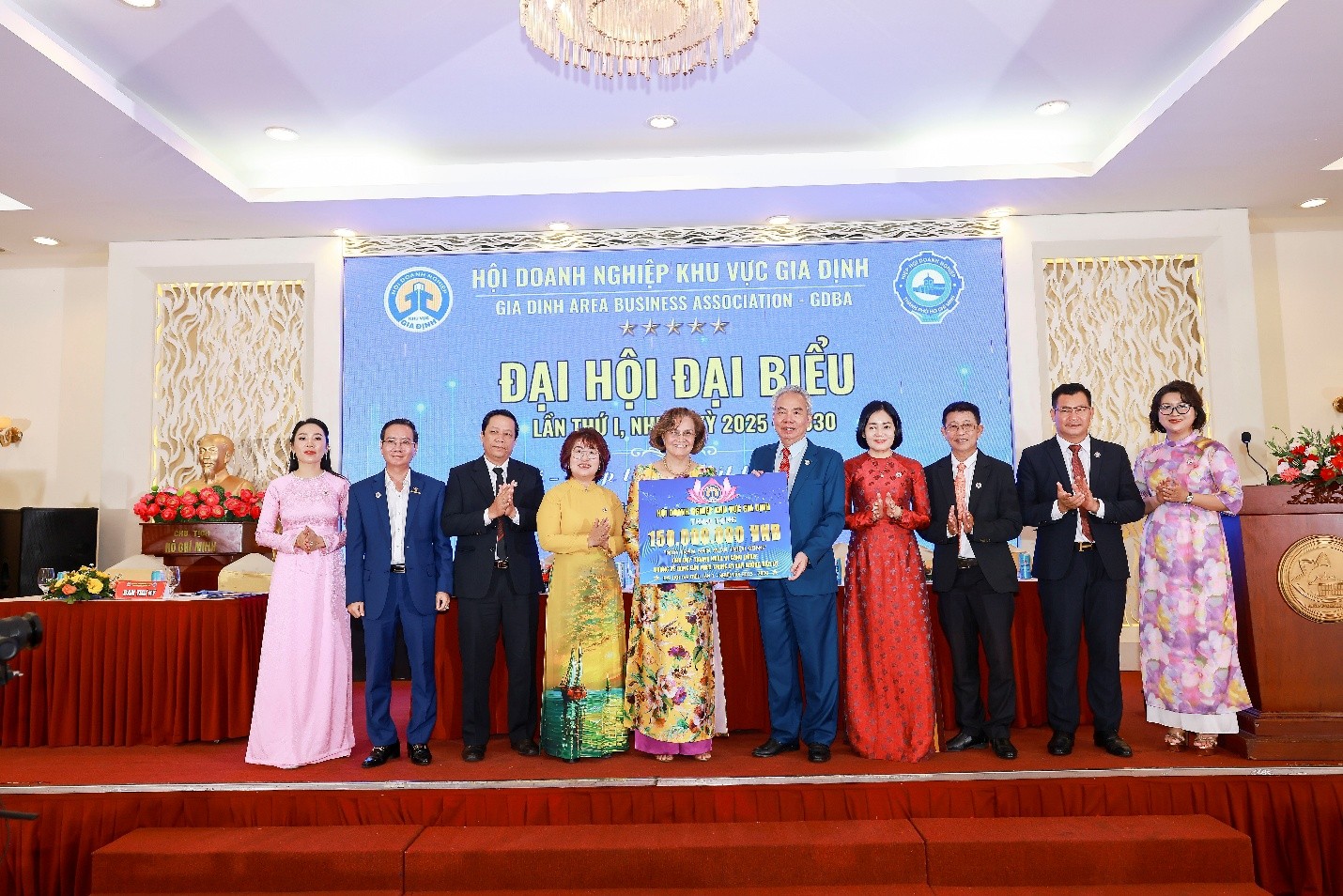 Hội Doanh nghiệp Khu vực Gia Định trao tặng 150.000.000đ cho Quỹ “Doanh nhân vì cộng đồng” của Hiệp hội Doanh nghiệp Thành phố Hồ Chí Minh