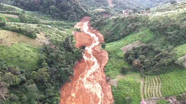 To&agrave;n cảnh vụ sạt lở.