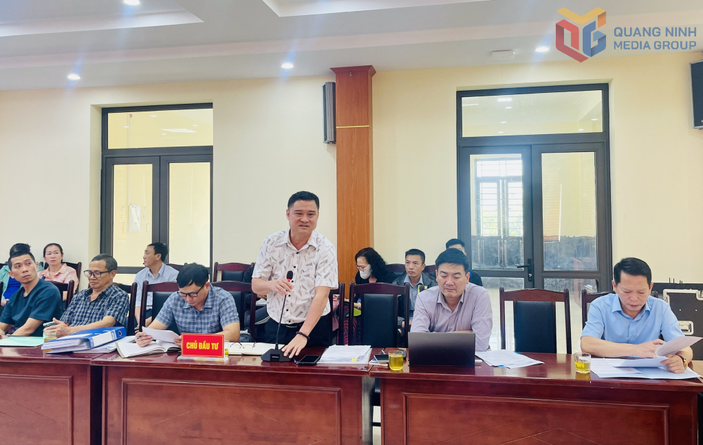 Đại diện chủ đầu tư báo cáo tiến độ thực hiện dự án.