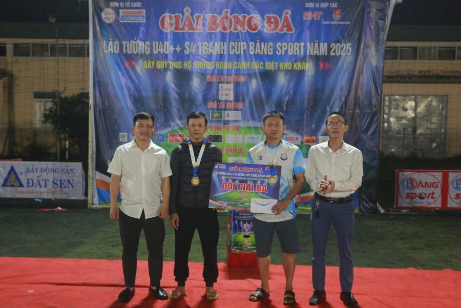 Giải 3 thuộc về FC Bằng Sport và FC FOF.