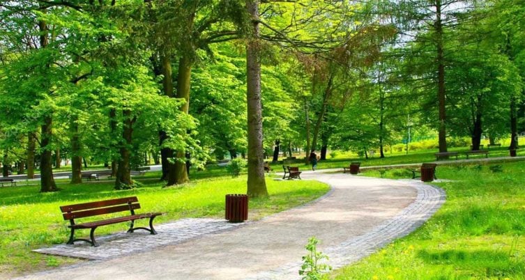 Hà Nội lắp thêm ghế nghỉ, thùng rác và chiếu sáng công cộng – Thay đổi nhỏ mang lại tiện ích lớn