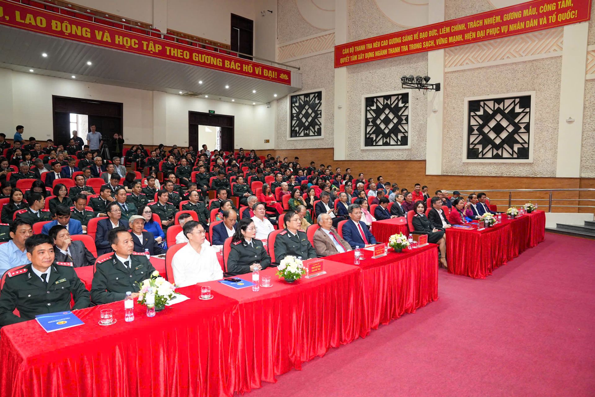 Đại biểu dự chương tr&igrave;nh kỷ niệm.